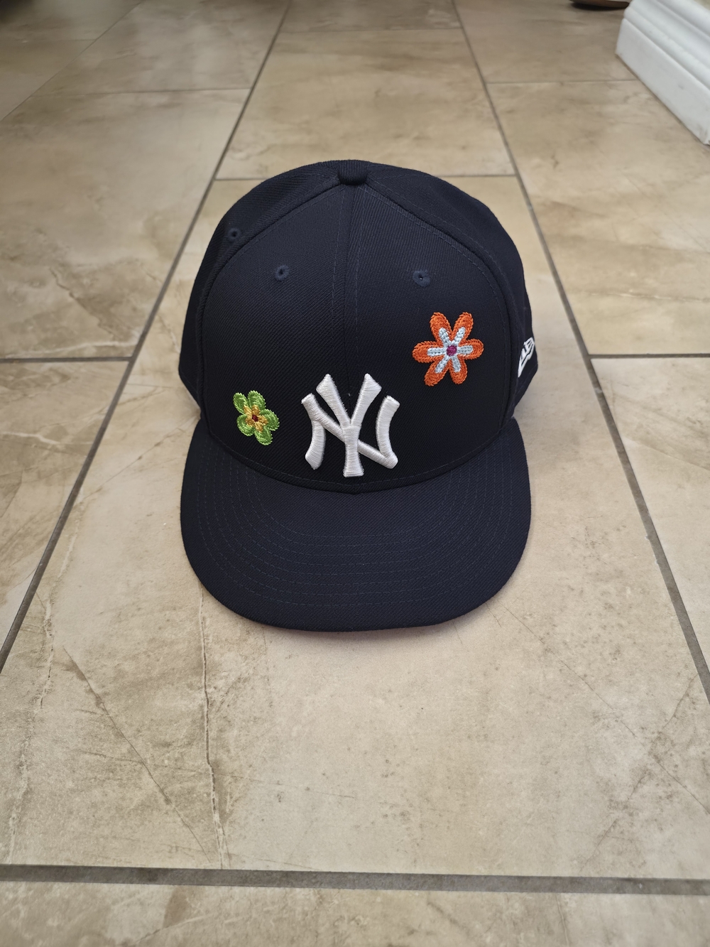 New Era New York Yankees Embroidered Floral Size 7 3/4